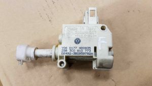 Volkswagen PASSAT B7 Serratura del tappo del serbatoio del carburante 3C0810773