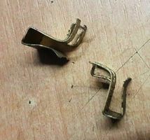 Volkswagen Golf I Halterung Clips Fußmatte 171863153