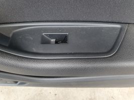 Audi A4 S4 B9 Boczki / Poszycie drzwi przednich 8W0867118A