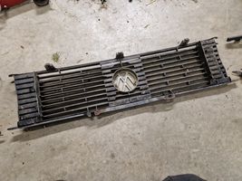 Volkswagen Jetta I Grille calandre supérieure de pare-chocs avant 161853653