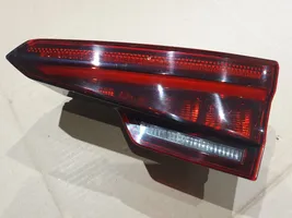 Audi A4 S4 B9 Lampy tylnej klapy bagażnika 8W5945094D