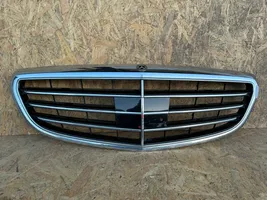 Mercedes-Benz C AMG W205 Grille calandre supérieure de pare-chocs avant A2058801305