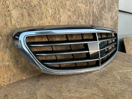 Mercedes-Benz C AMG W205 Grille calandre supérieure de pare-chocs avant A2058801305