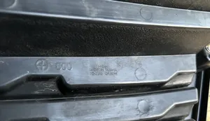 Subaru Forester SK Grille calandre supérieure de pare-chocs avant 