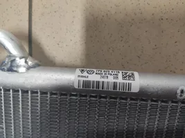 Volkswagen Touareg II Радиатор охлаждения кондиционера воздуха 7P0820411B