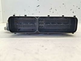 Opel Astra J Блок управления двигателем ECU 0281017453