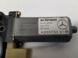 Mercedes-Benz C W203 Takaoven ikkunan nostomoottori A2037300146