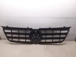 Volkswagen Touareg I Griglia superiore del radiatore paraurti anteriore 7L6853651A