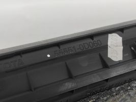 Toyota Yaris Panelės stalčiuko/lentinėlės paklotėlis 