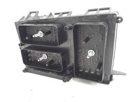 Opel Astra H Relay mounting block 