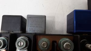 Volkswagen PASSAT B5 Relay mounting block 