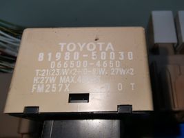 Toyota Corolla E120 E130 Saugiklių blokas 8264102040