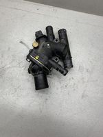 Volvo S40, V40 Boîtier de thermostat / thermostat 8200065390