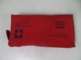 Audi A4 S4 B6 8E 8H Trousse de premiers secours 