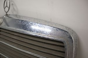 Mercedes-Benz COMPAKT W115 Grille de calandre avant 