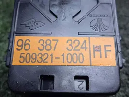 Chevrolet Nubira Interrupteur d'éclairage de la cabine dans le panneau 96387324
