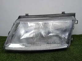 Volkswagen Passat Alltrack Lampa przednia 