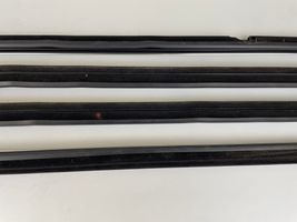 Volkswagen PASSAT B8 Moulures des vitres de la porte avant 3G9839476D