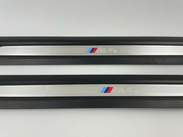 BMW M4 F82 F83 Garniture marche-pieds avant 8063797