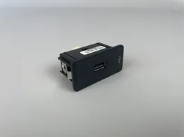 Volkswagen PASSAT B8 Gniazdo / Złącze USB 3G0035222