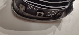 BMW 3 E92 E93 Etupuskurin ylempi jäähdytinsäleikkö 