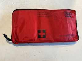 Audi A5 8T 8F Trousse de premiers secours 8K0860282