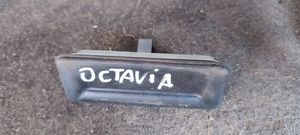 Skoda Octavia Mk2 (1Z) Lastausoven ulkokahva 
