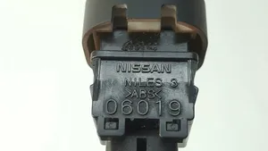Nissan Pathfinder R51 Autres commutateurs / boutons / leviers 06019