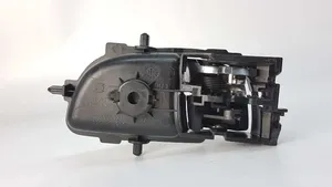 Toyota Yaris Priekinė atidarymo rankenėlė vidinė 69205-0D270