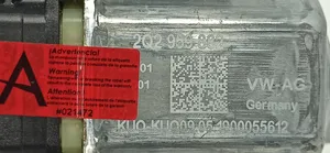 Skoda Fabia Mk3 (NJ) Podnośnik szyby drzwi z silniczkiem 0130822065