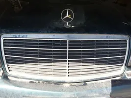 Mercedes-Benz S W140 Etupuskurin ylempi jäähdytinsäleikkö 1408881141