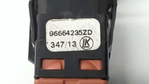 Citroen C4 II Przełącznik / Przycisk otwierania klapy bagażnika 