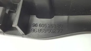 Peugeot 508 Poignée inférieure de porte avant 9685950277