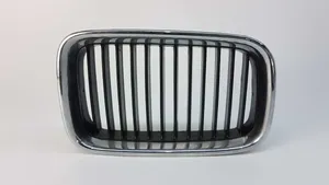 BMW 3 E36 Grille calandre supérieure de pare-chocs avant 