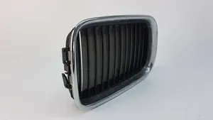 BMW 3 E36 Grille calandre supérieure de pare-chocs avant 