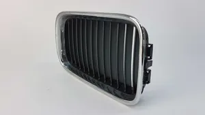 BMW 3 E36 Griglia superiore del radiatore paraurti anteriore 