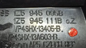 Skoda Octavia Mk2 (1Z) Takaluukun takavalot 1Z5945111B