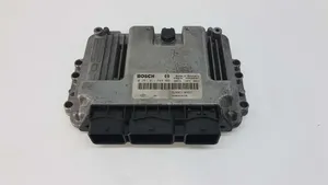 Renault Megane II Unité de commande, module ECU de moteur 8200370779