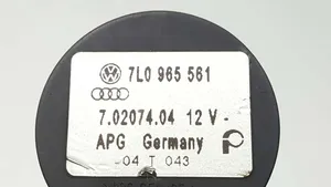 Volkswagen Touareg I Pompe de circulation d'eau 70207404