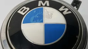 BMW 1 E81 E87 Uchwyt / Rączka zewnętrzna otwierania klapy tylnej / bagażnika 7153173