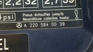 Mercedes-Benz S W220 Tappo del serbatoio del carburante A2205840039