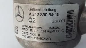 Mercedes-Benz E W212 Gaisa kondicioniera caurulīte (-es) / šļūtene (-es) 2128305415