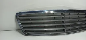 Mercedes-Benz C W203 Griglia superiore del radiatore paraurti anteriore 