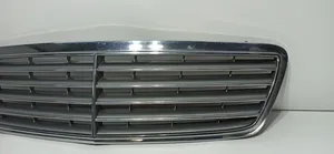 Mercedes-Benz C W203 Grille calandre supérieure de pare-chocs avant 