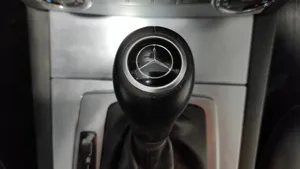 Mercedes-Benz C W204 Revêtement pommeau de levier de vitesses cuir A20426723109E38