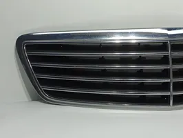 Mercedes-Benz S W220 Grotelės viršutinės A22088003839040