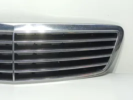 Mercedes-Benz S W220 Rejilla superior del radiador del parachoques delantero A22088003839040