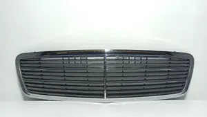 Mercedes-Benz C W203 Grille calandre supérieure de pare-chocs avant A2038800483