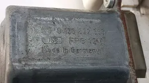 Opel Astra H Elektryczny podnośnik szyby drzwi 13193232