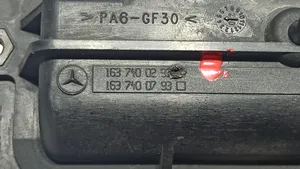 Mercedes-Benz ML W163 Uchwyt / Rączka zewnętrzna otwierania klapy tylnej / bagażnika 1637400293